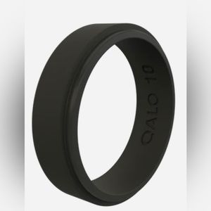 QALO Narrow Polished Step Edge Silicone Ring